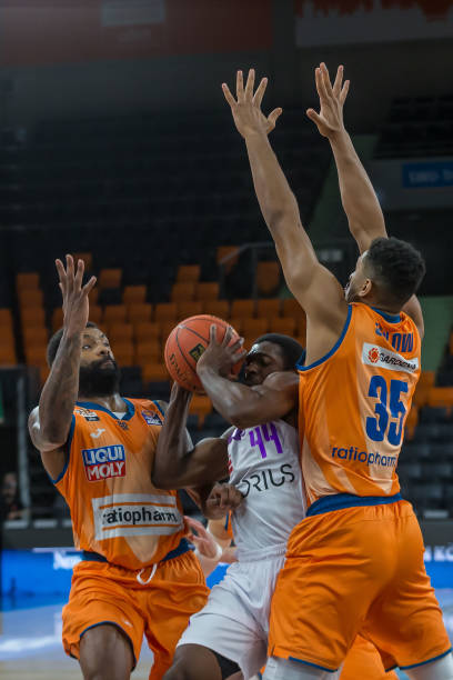 时刻的稳健 时刻的稳健